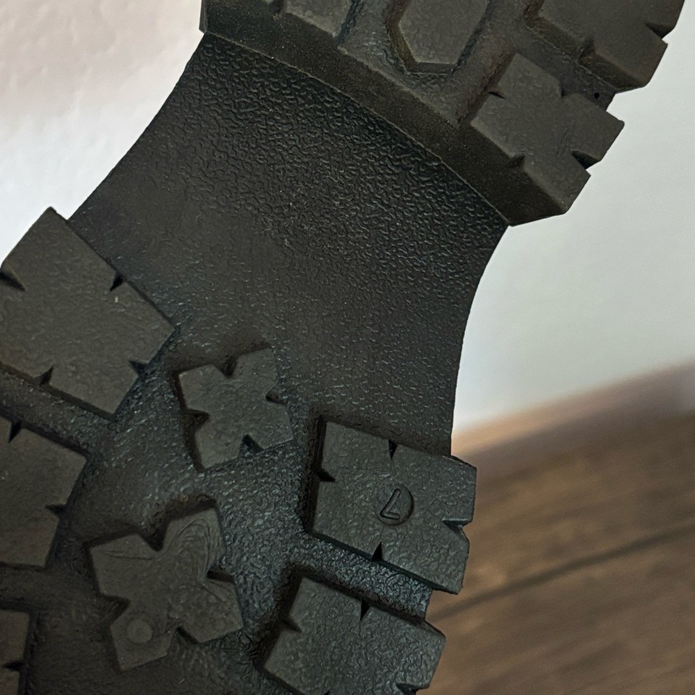 black shoes size 7 - Picture 5 of 5